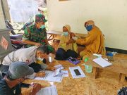 Vaksinasi Door-to-Door Polsek Siman Sasar Lansia