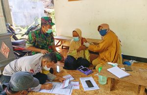 Vaksinasi Door-to-Door Polsek Siman Sasar Lansia