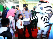 Tinjau Vaksinasi Serentak se-Indonesia, Kapolri Ingatkan Syarat Wajib Laksanakan PTM 100 Persen