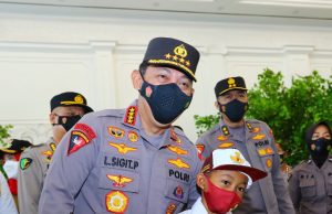 Tinjau Vaksinasi Serentak se-Indonesia, Kapolri Instruksikan Akselerasi ke Lansia dan Anak-Anak
