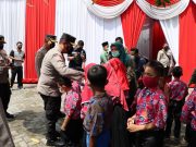 Wakapolda Jawa Timur Tinjau Vaksinasi di SDN 51 Gresik