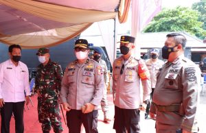 Kapolres Andi Sinjaya Bersama Forkopimda Dampingi Tim Lemdiklat Polri Gelar Baksos Vaksinasi di Pasir Putih Situbondo