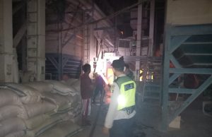 Diduga Konsleting Listrik, Gudang Penggilingan Padi di Sumoroto, Ponorogo, Hangus Terbakar