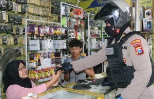 Cegah Covid-19, Polwan Polres Pasuruan Laksanakan “Pamor Keris”