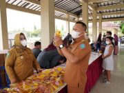 Ketika Minyak Goreng Melangit, Kang Giri & Bunda Rita Hadirkan Operasi Pasar