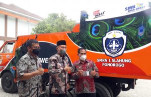 Road Sweeper Truk Penyapu Jalan SMKN 1 Slahung Diapresiasi Kadindik Jatim