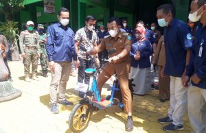 Naik Sepeda Listrik, Bupati Sugiri Launching Kelas Riset SMPN 1 Jetis