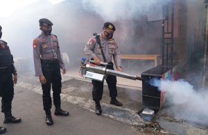 Jurnalis Ponorogo Peringati HPN TA 2022 Gelar Fogging dan Bagikan Ikan Cupang