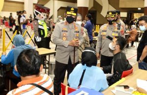 Cek Vaksinasi Massal di Tunjungan Plaza, Kapolda Jatim: Capaian Vaksinasi di seluruh Madura hampir 70%