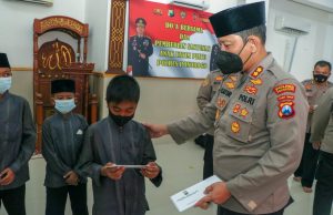 Santuni Anak Yatim Piatu, Kapolres Ponorogo AKBP Catur: Motivasi Anak Untuk Semangat Belajar