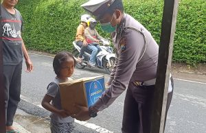 ‘Sapa Saya’ Program Satlantas Polres Batu Berbagi Kepada Anak Yatim Piatu