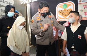 Kapolres Ponorogo Ikuti Zoom Meeting Pengecekan Capaian Vaksinasi Massal dan Tinjau Vaksinasi Anak Di SDS Mutiara Hati