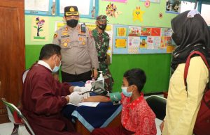 Kapolres Ponorogo Tinjau Vaksinasi Merdeka di SDN 1 Pondok Kecamatan Babadan