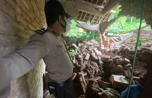 Akibat Hujan Lebat, Tanah Longsor Timpa Rumah Warga Tumpak Pelem, Sawoo