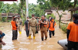 Blusukan di Banjir Ngasinan, Kang Giri: Selamatkan Nyawa Prioritas Utama