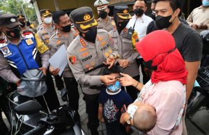 Presiden Jokowi Berempati Kepada Seorang Ibu Yang Motornya Hilang Saat Pertama Kali Sebagai Driver Ojol