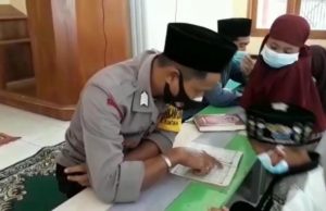 Patut di Apresiasi, Bripka Candra Bhabinkamtibmas Polsek Pulung Ajari Anak-Anak Mengaji