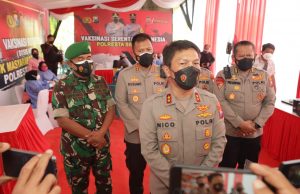 Kapolda Jatim Mengecek Vaksinasi Serentak di Kabupaten Sidoarjo