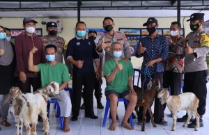 Dinyatakan Sembuh, ODGJ Diberi Sepasang Kambing Oleh Kapolres Madiun