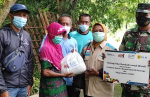 Songsong HPN, PWI Ponorogo Berbagi Sembako di Tiga Desa