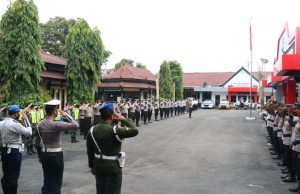 Kapolres Ponorogo Pimpin Apel Gabungan Gelar Pasukan Operasi “Keselamatan Semeru 2022”