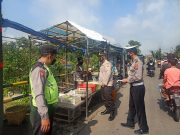 Pamor Keris Polsek Manguharjo Gencar Lakukan Edukasi Proses dan Bagi Masker