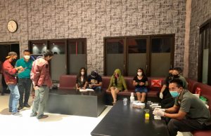 Resnarkoba Polres Ngawi datangi Tempat Hiburan Malam Karaoke dan Cafe guna tes urin