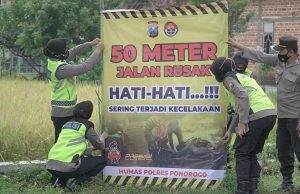 Operasi Keselamatan Semeru 2022 di Tengah Covid -19, Ini Aksi Polwan Polres Ponorogo