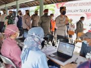 Gelaran 40.345 Dosis Vaksin serentak di 61 titik di jatim, Kapolda Jatim Cek Vaksinasi di Malang