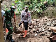 Tanah Longsor Timpa Rumah Warga