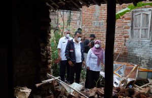 Kang Bupati Sugiri, Tinjau Lokasi Banjir di Desa Maguwan, Sambit dan Serahkan Bantuan