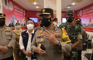Wakapolda Jatim Cek Vaksinasi Dosis Tiga di Royal Plaza Surabaya-l