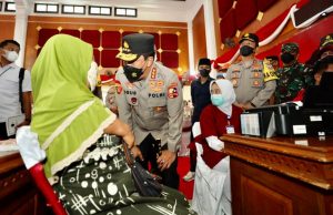 Kabareskrim Polri dan Kapolda Jatim Cek Pelaksanaan dan Pencapaian Vaksinasi Covid-19 di Pamekasan