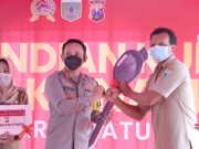 Gebyar Vaksinasi Lansia, Kapolres Batu Bagikan Doorprize Sepeda Motor