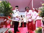 Pengurus Yayasan Kemala Bhayangkari Daerah Jatim Bangun MCK untuk Masyarakat Tonjung Bangkalan