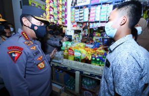 Tinjau Pasar Muntilan, Kapolri Minta Pedagang Laporkan Jika Distribusi Minyak Curah Terganggu