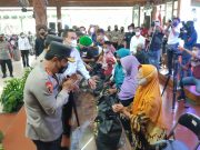 Kabareskrim Polri Bagikan Paket Sembako Untuk Warga Yang Ikut Vaksinasi Di Blora Jawa Tengah