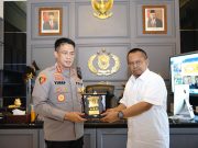 Inovasi Mobil Vaksin Keliling Polrestabes Surabaya Raih Awards PWI Jatim 2022
