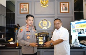 Inovasi Mobil Vaksin Keliling Polrestabes Surabaya Raih Awards PWI Jatim 2022