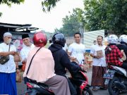 Great Corolla Club Ponorogo Bagi-bagi Takjil Untuk Pengguna Jalan