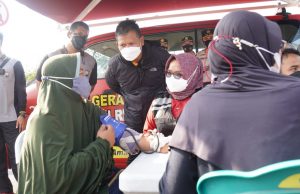 Polresta Sidoarjo Suntik Vaksin Booster Masyarakat di Pasar Tradisional