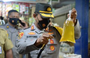 Cek Ketersediaan Stok Migor Kapolres Madiun Kota Tinjau Pasar Besar