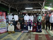 Mewujudkan Herd Immunty, Polres Gresik Vaksinasi Santri Usai Salat Tarawih