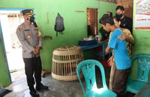 Berkah Ramadhan, Kapolres Magetan Blusukan Berikan Bansos Untuk Penyandang Disabilitas