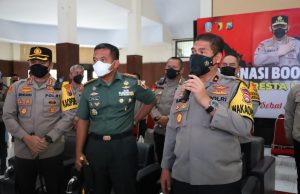 Waka Polda Jatim Ikuti Vaksinasi Massal Serentak Secara Virtual Melalui Zoom Meeting Bersama Wakapolri