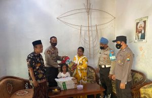 Polisi Peduli, Kapolres Probolinggo Berikan Bantuan Untuk Bocah Penderita Tumor