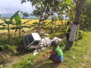 Pickup Masuk Sungai, Akibat As Roda Mobil Patah, Depan UD Ersan Desa Srandil, Jambon