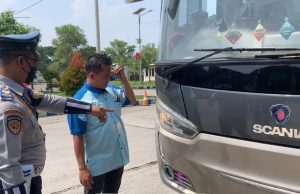 Jelang Mudik Lebaran, Petugas Terminal Seloaji Ponorogo Lakukan Ram Cek
