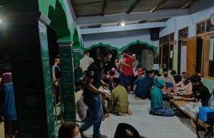 Polsek Siman Gelar Pengamanan/Monitoring Vaksinasi Covid-19 Di Masjid Miftahul Huda