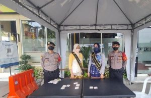 Berbaju Adat Polwan Polda Jatim Peringati Hari Kartini
